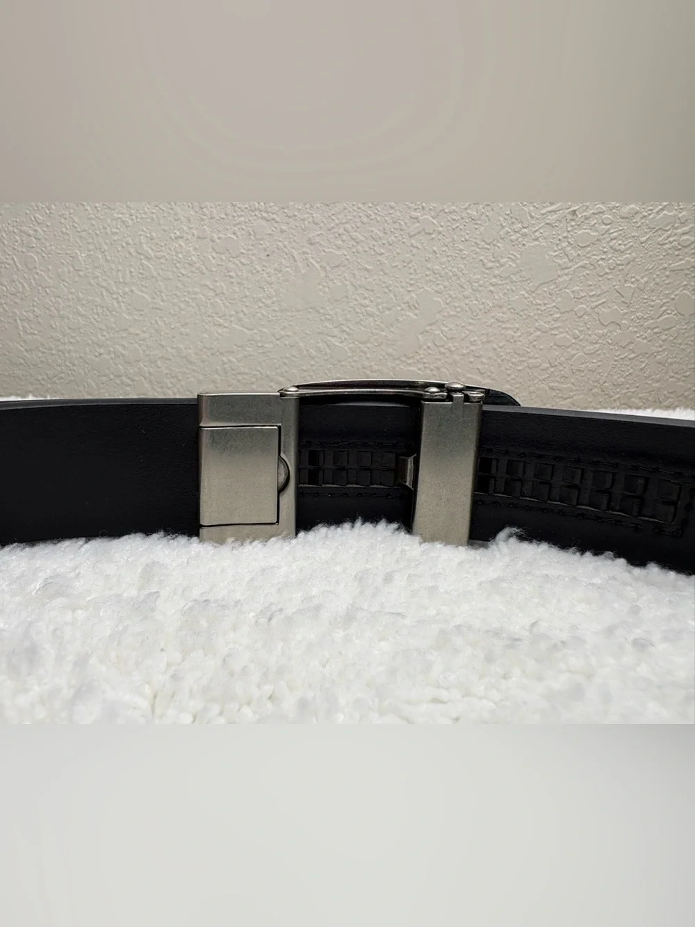 NEW Men’s Generic 100% Cowskin Leather Belt with an Eagle-Designed Alloy Buckle